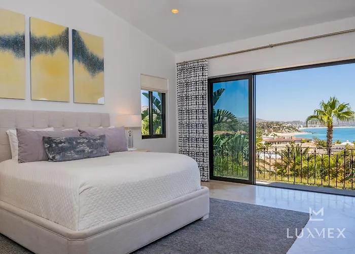 Two Neighboring Fully Staffed In Del Mar, Swimmable Beach! Villa *