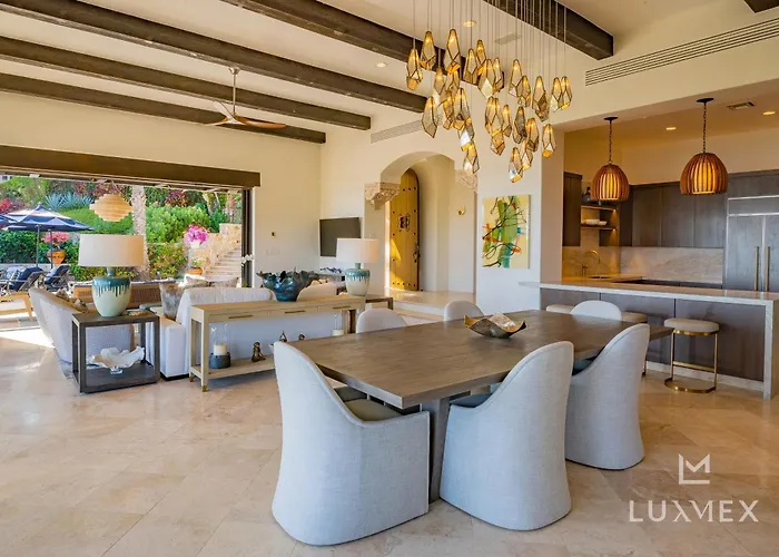 Two Neighboring Fully Staffed In Del Mar, Swimmable Beach! Villa