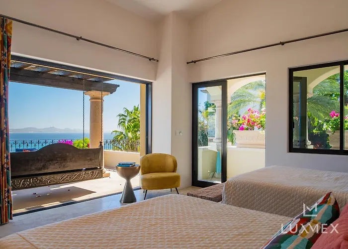 Villa Two Neighboring Fully Staffed In Del Mar, Swimmable Beach!