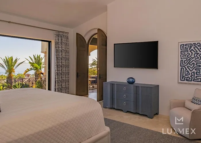 Two Neighboring Fully Staffed In Del Mar, Swimmable Beach! *
