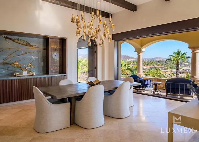 Two Neighboring Fully Staffed In Del Mar, Swimmable Beach! Villa